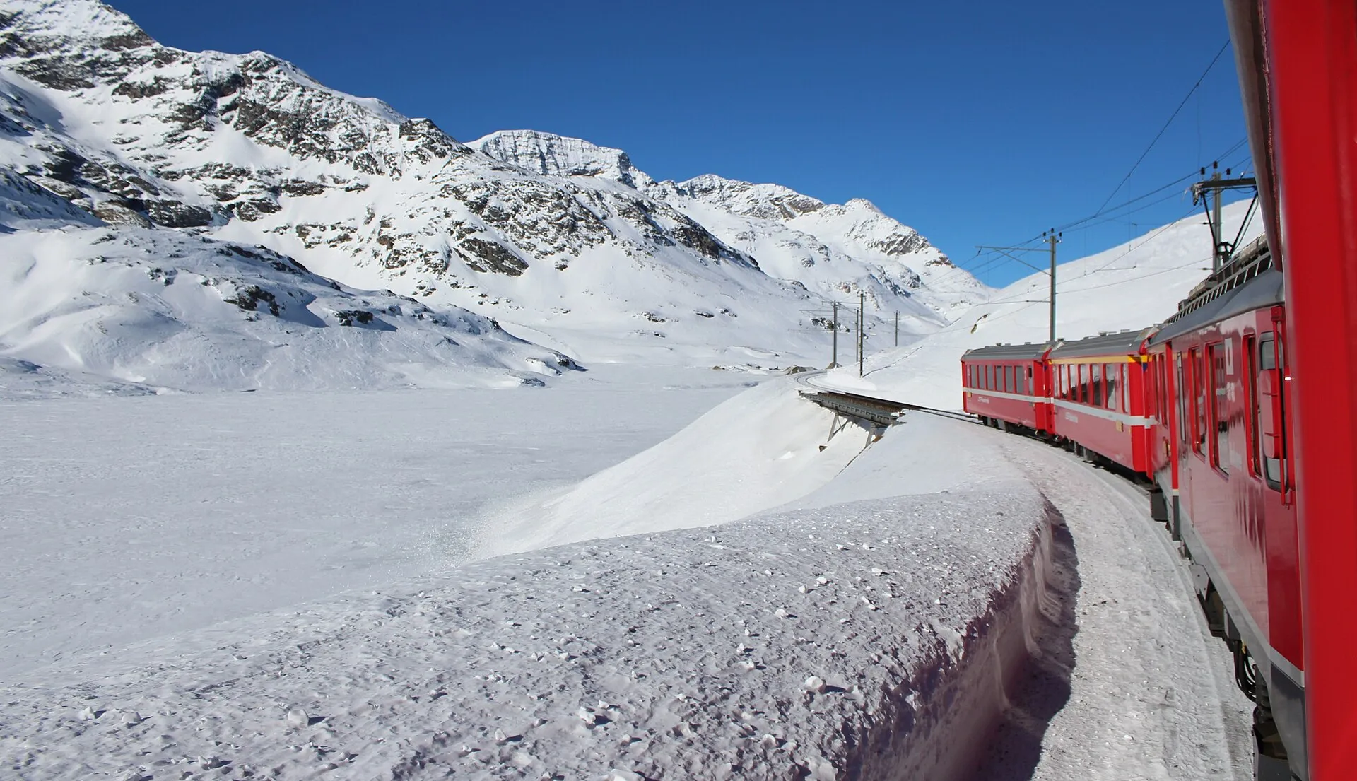 Il Trenino Rosso nella neve del Bernina